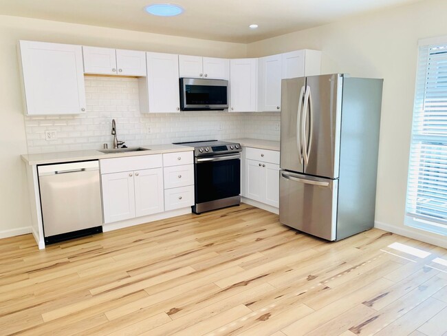 Primary Photo - LIVE NEAR THE BEACH & MISSION BAY! 1BD/1BA...