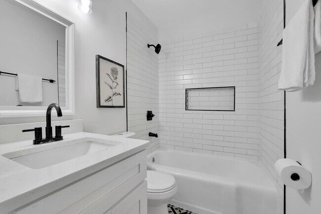 Building Photo - 2222 Beecher Cir SW