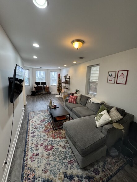 Building Photo - 1507 W Henderson St