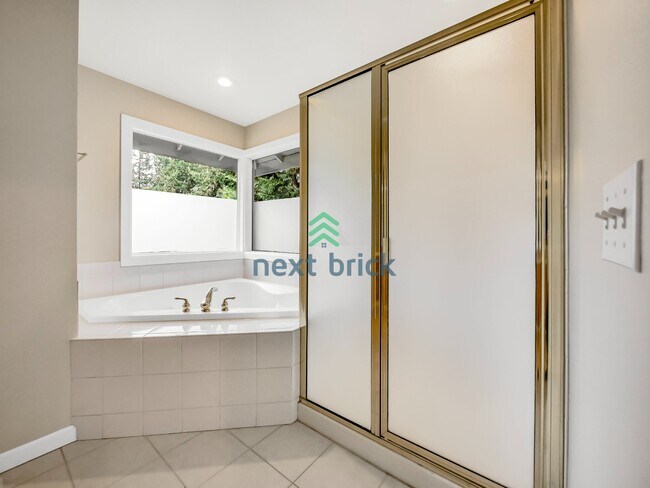 Building Photo - 4 Bed 2.5 Bath Single Family for Rent