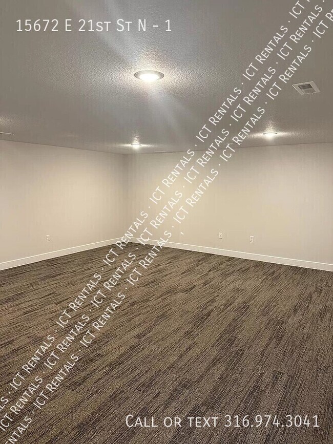 Building Photo - 15672 E 21st St N