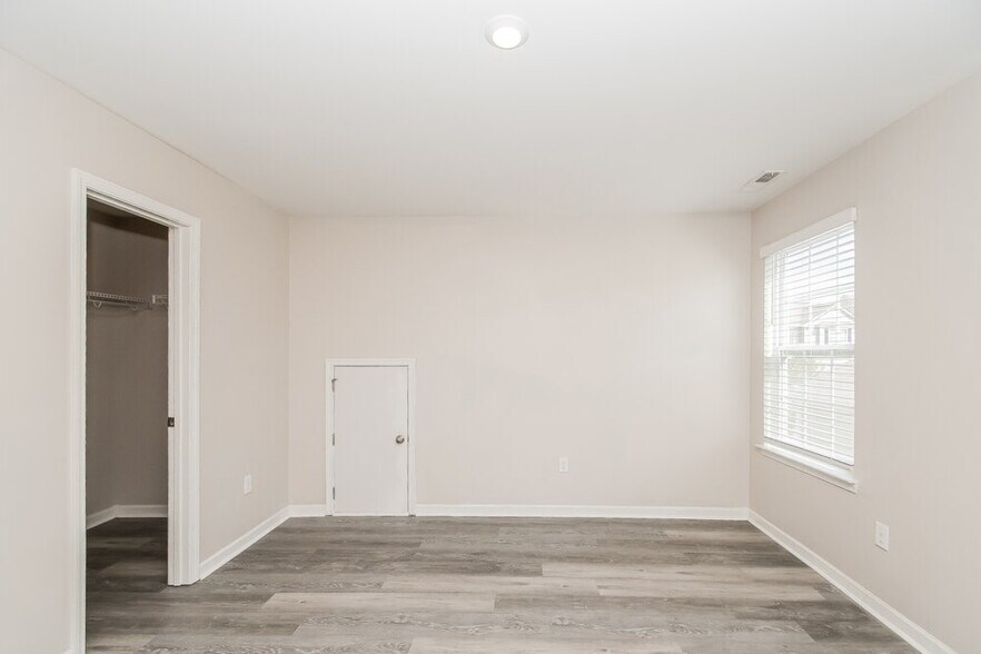 Building Photo - 674 River Dell Townes Ave