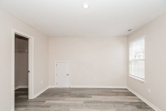 Building Photo - 674 River Dell Townes Ave