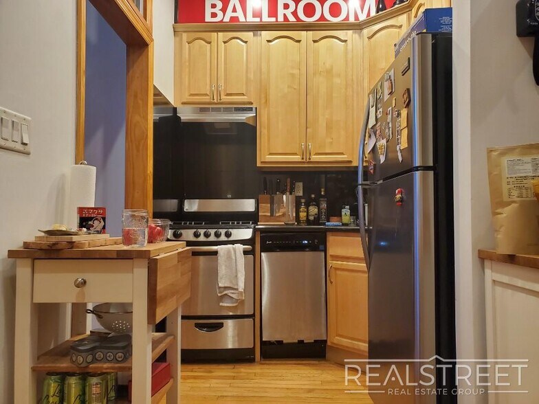 Primary Photo - Stunning 2BR apartment with Private Terran...