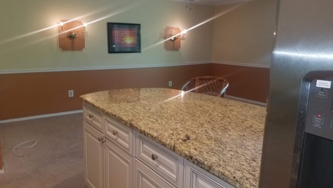 Building Photo - "Charming 2-Bed Condo Retreat in Oxon Hill...