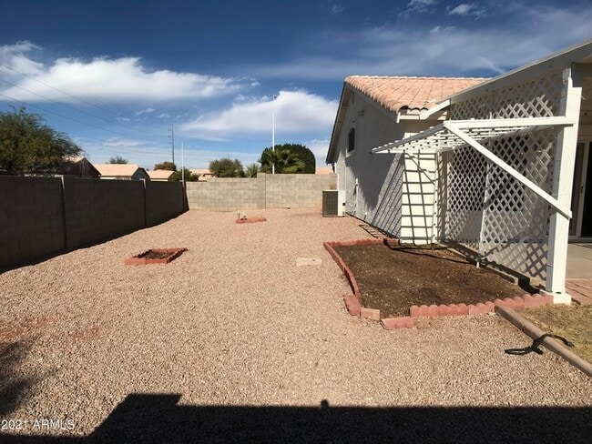 Building Photo - 381 E Bart Dr