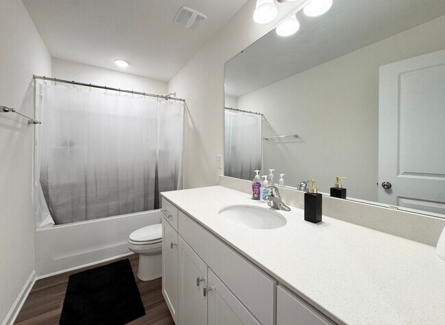 Building Photo - 612 Columbus Cir