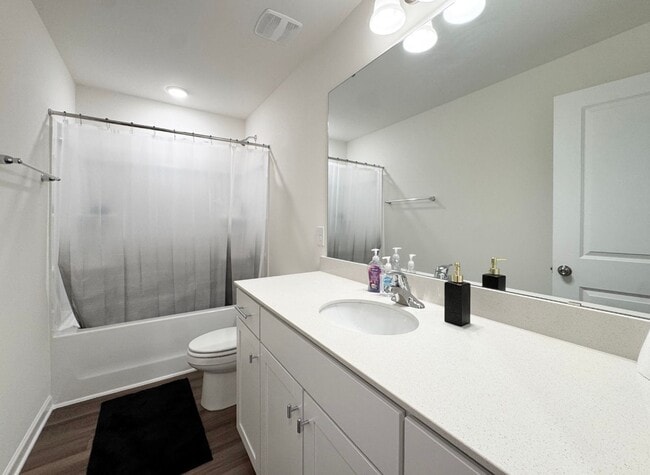 Building Photo - Spacious Well-Maintained Home in Simpsonville