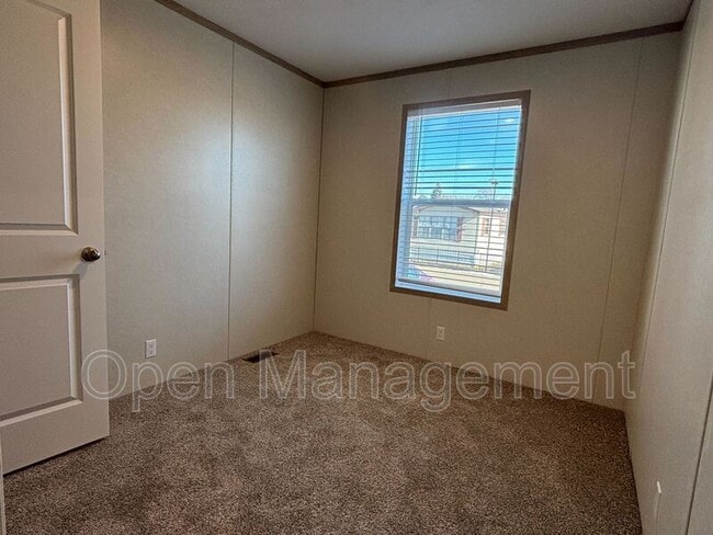 Building Photo - 725 S 12th St