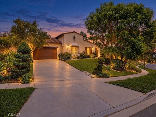 Building Photo - 501 Luminous