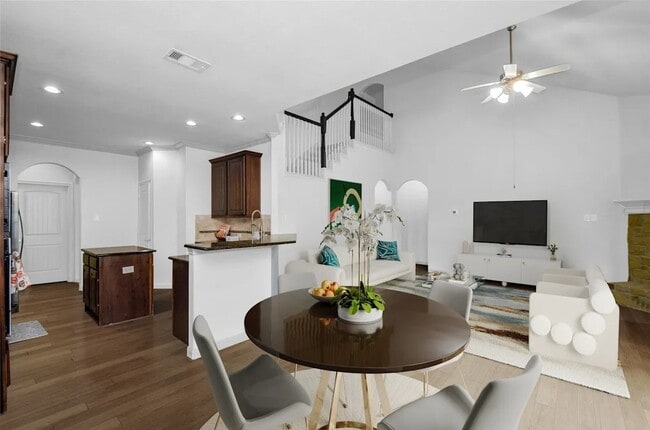 Building Photo - 11014 Sir Alex Dr