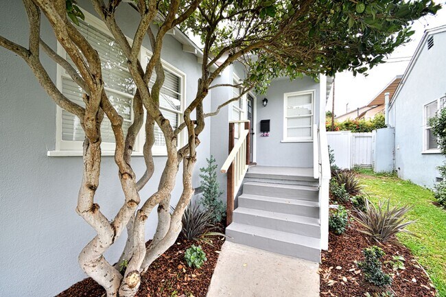 Building Photo - 1350