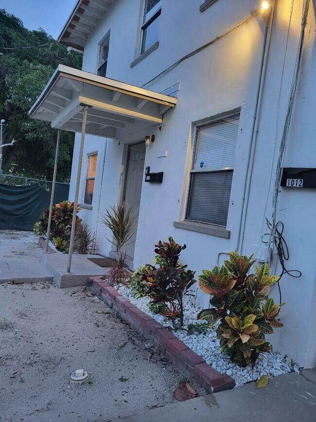 Building Photo - 1013 State St