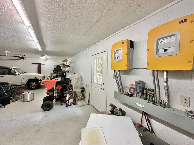 Building Photo - Tour Today! Spacious Country Retreat on 6+...