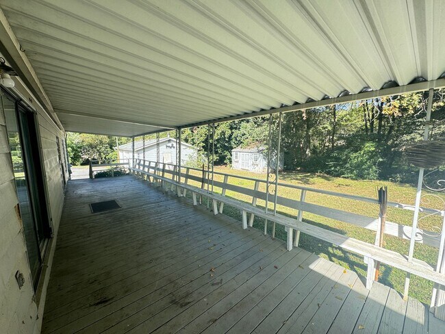 Building Photo - Large 3bd/2ba House across from Afton Vill...