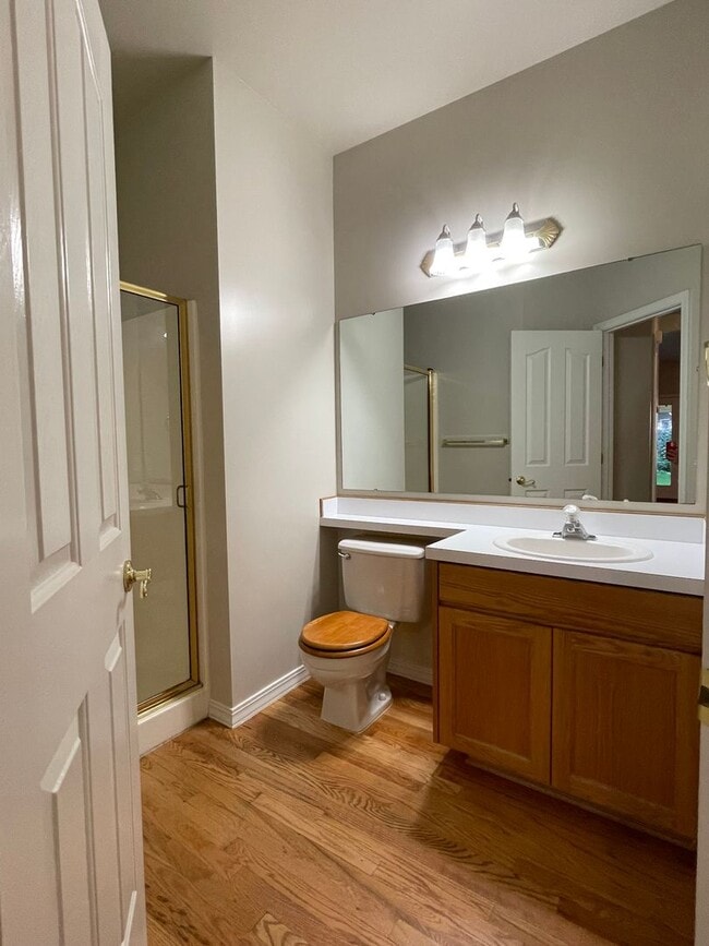 Building Photo - Beautiful 5bd 3ba home on corner lot, Edge...