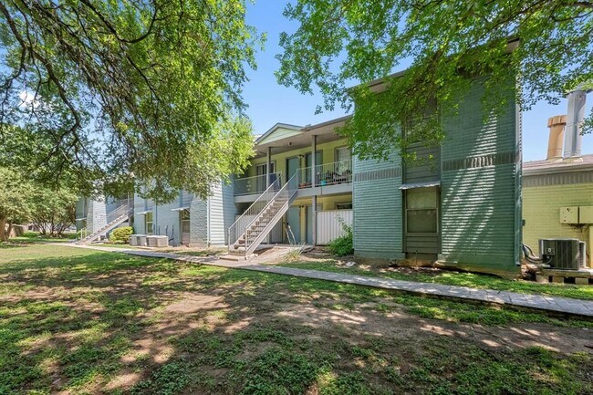 Building Photo - 3204 Menchaca Rd