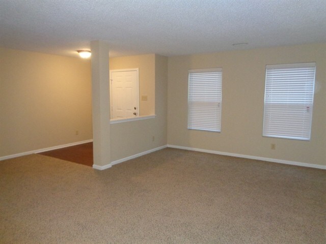 Building Photo - 626 Hickory Pine Dr