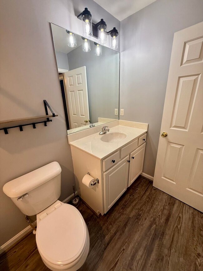 Building Photo - Beautiful 2 Bedroom, 2.5 Bath Townhome in St. Andrews at Stoney Creek – Golf Course Community, Wh...