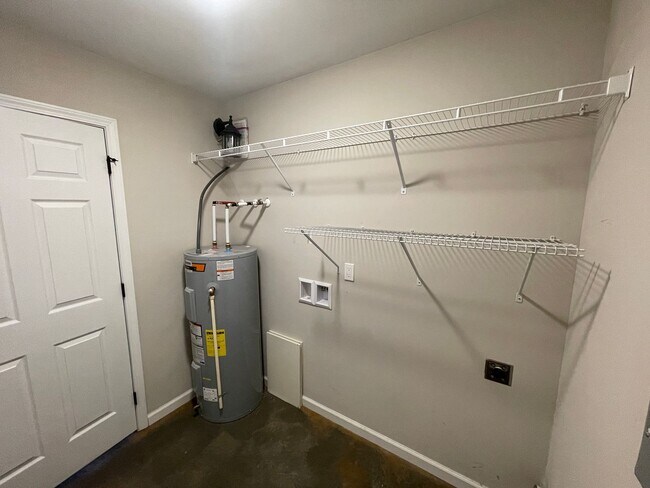 Building Photo - Available on September 10th, 2026!  2 bed 1 bath duplex in Denver NC!