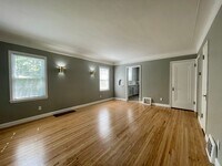 Building Photo - Stunning 3 Bedroom 2 Bathroom Home in Minneapolis!