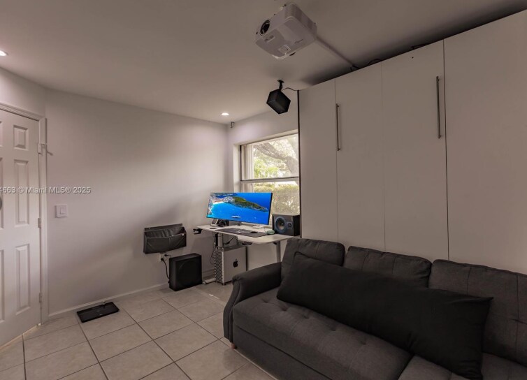 Building Photo - 2235 SE 6th Ct