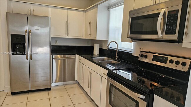 Building Photo - 5084 NW 112th Ct
