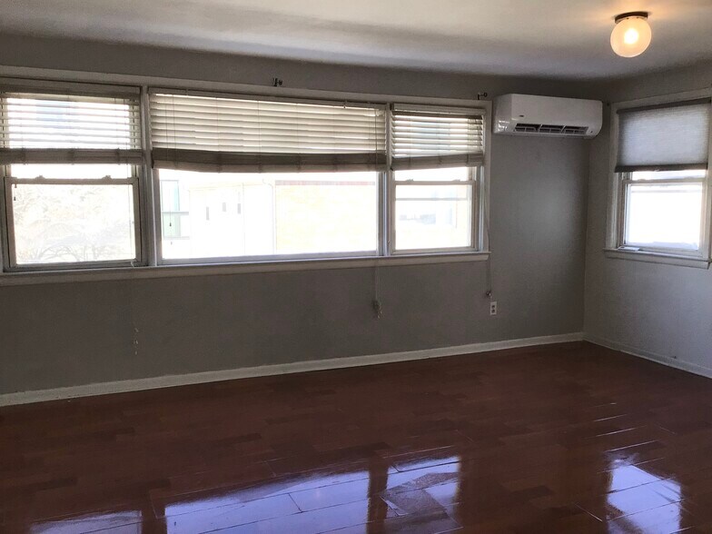 Building Photo - 506 Gregory Ave