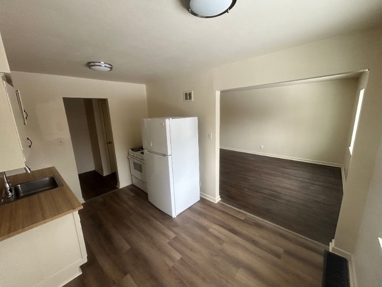 Building Photo - 2616 Newport Ave