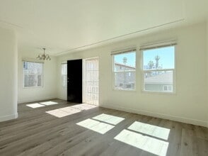 Building Photo - Up to Two Weeks FREE Rent!  Remodeled 1BR/...