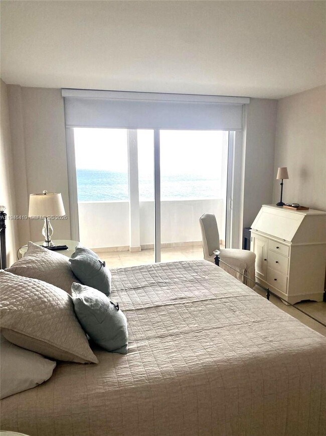 Building Photo - 10275 Collins Ave