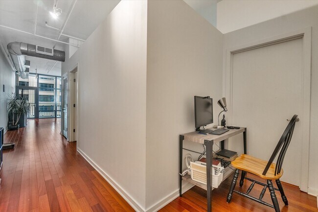 Building Photo - 520 S State St