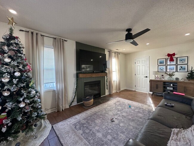 Building Photo - 101 Spain Dr