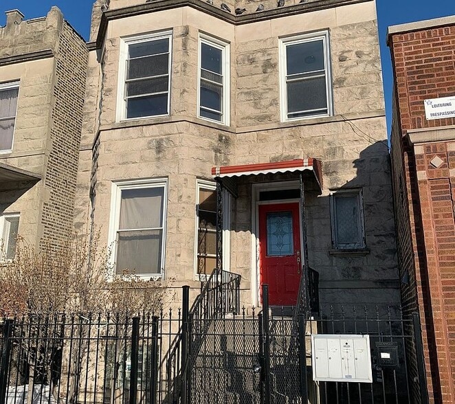 Building Photo - 4736 W Armitage Ave