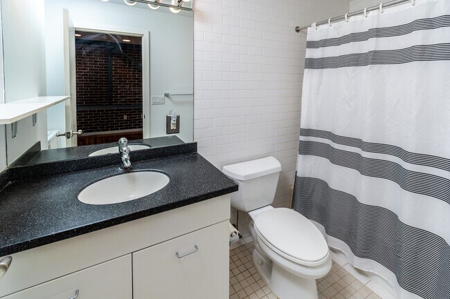 Building Photo - 36 Moore St