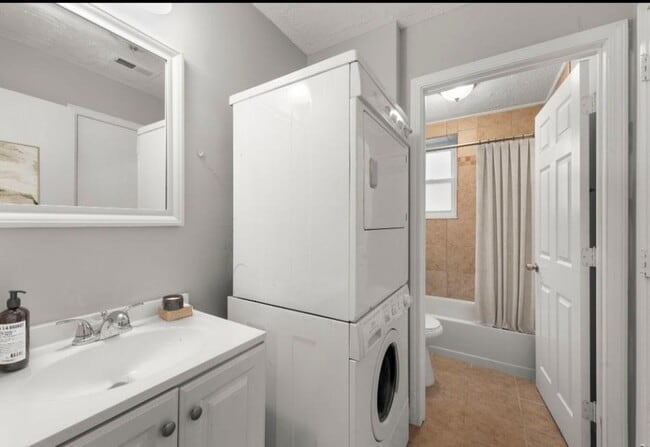 Building Photo - 3911 Castleman Ave