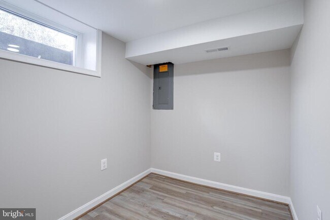 Building Photo - 3404 8th St S