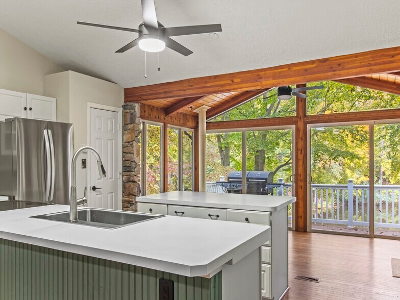 Building Photo - 11386 Sitting Bull Trl