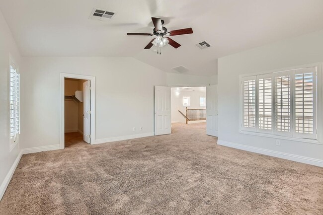 Building Photo - 5 Bedroom in Silverado Ranch!