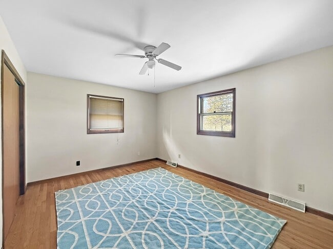 Building Photo - 432 Summer Dr