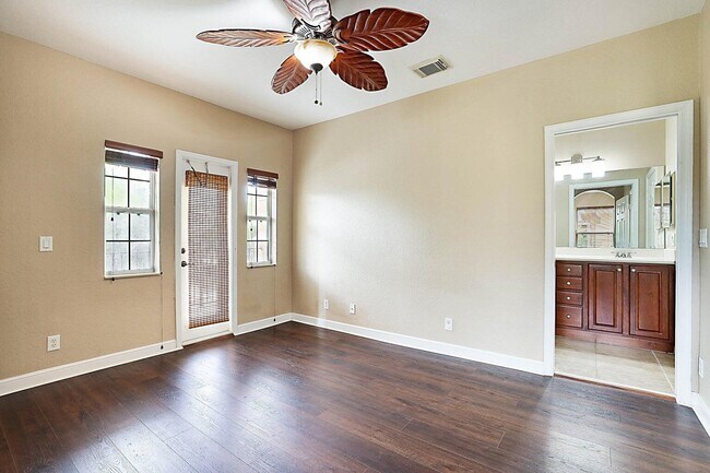 Building Photo - 748 Cresta Cir