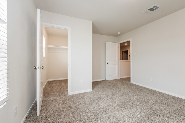 Building Photo - 17640 Cedar Crst Dr