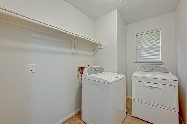 Building Photo - 1630 Berkoff Dr