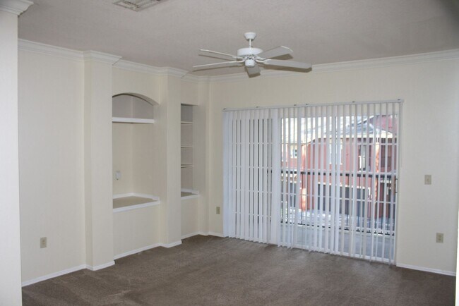Building Photo - 213Vill201
