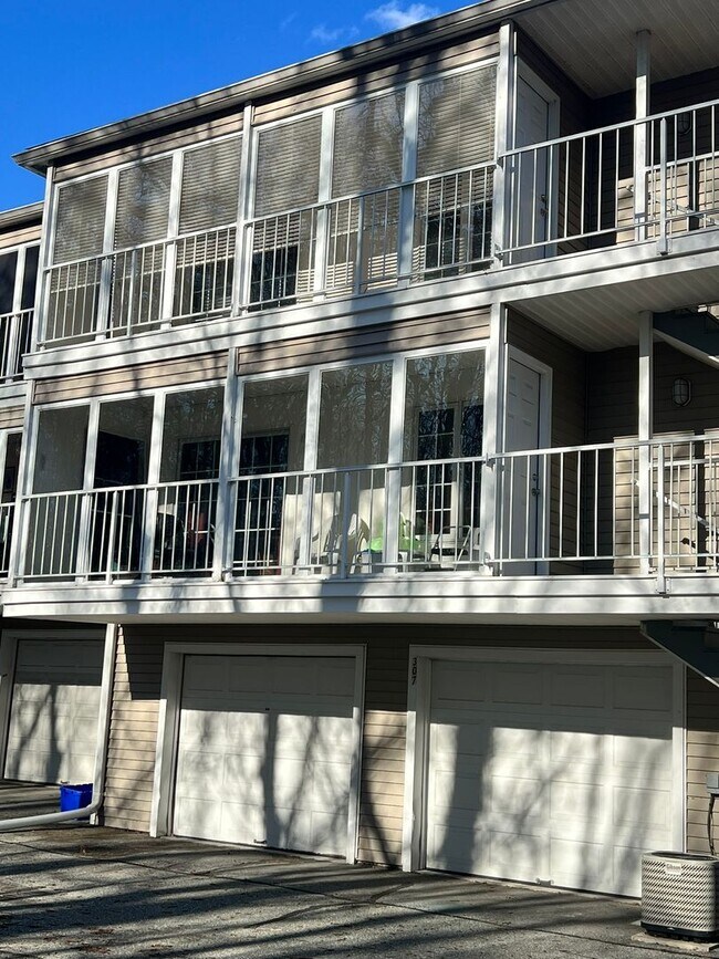 Building Photo - Beautiful Two Bedroom, Two Bath Condo in Ludlow. Available Now!