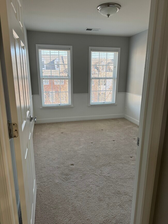 Building Photo - 14828 Potomac Branch Dr