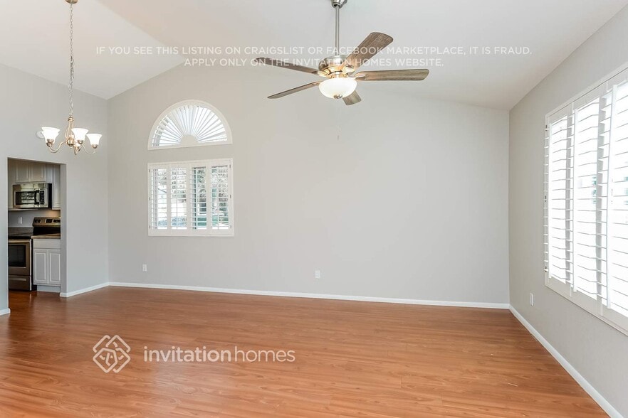 Building Photo - 5954 E Elmwood St
