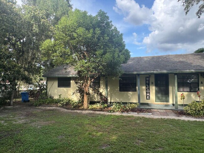 Building Photo - "Charming 1-Bedroom Retreat with Full Bath...
