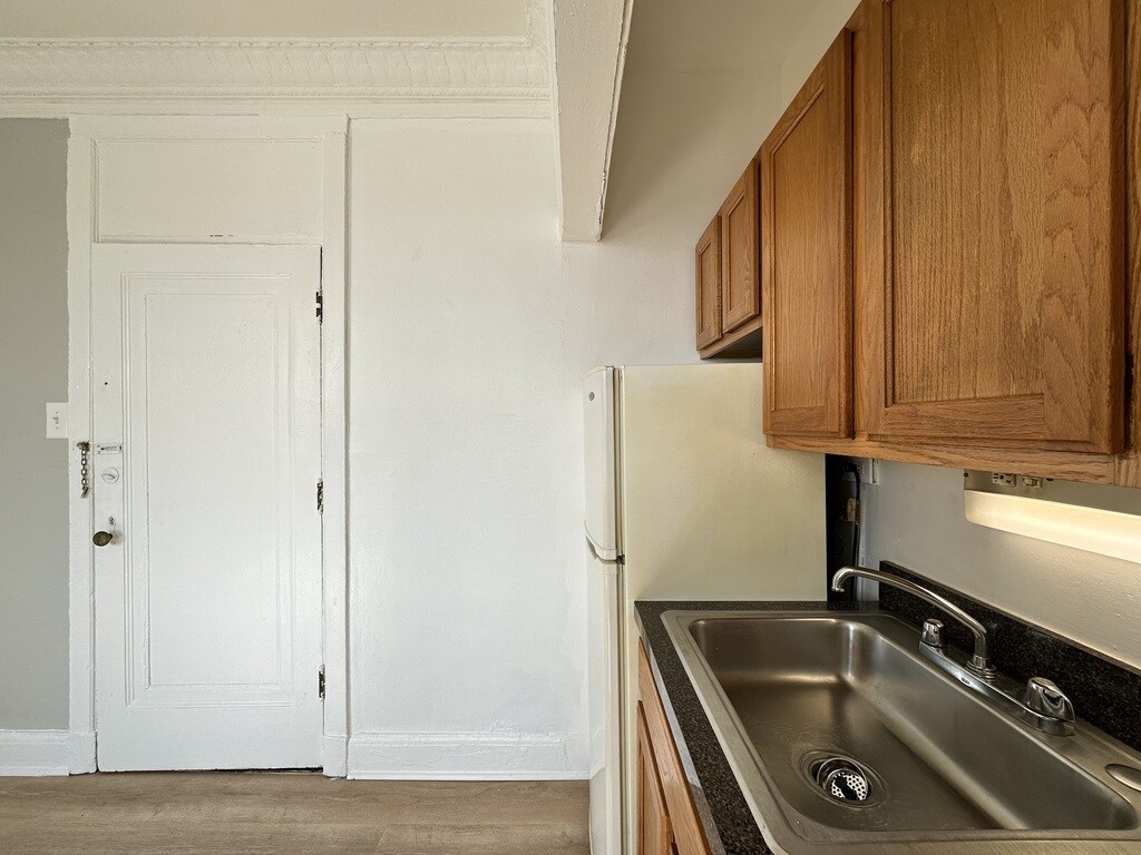 Building Photo - 3832 N Fremont St