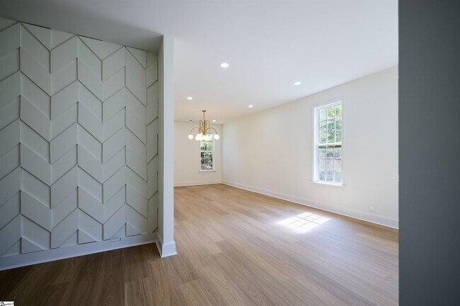 Building Photo - 307 Woodruff Lake Way